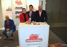 Stand de Fresón de Palos, con Rocío García (comercial en Italia), Jaime Zaforas (Director de Marketing)y Gonzalo Anglés, Responsable de Expansión Internacional. 